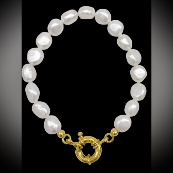 Adornia Jewelers Jewelry - Authentic 🆕 Pearl Bracelet. White Pearls 7.5-8mmW, Gold Clasp.